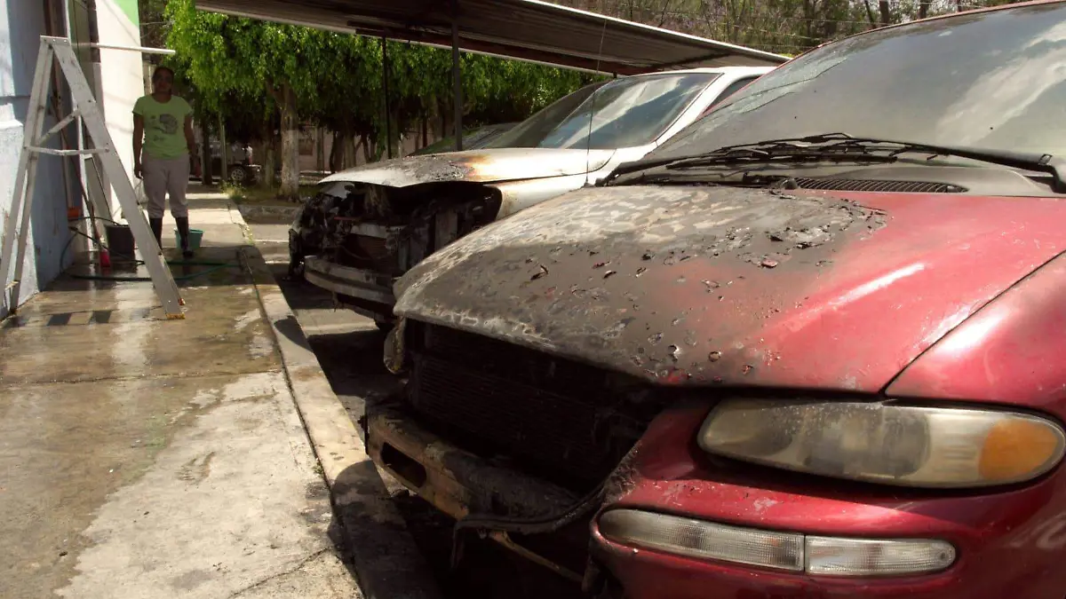 Autos incendiados